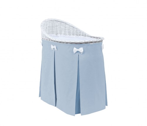 Mobilne łóżeczko wiklinowe z aksamitną błękitną spódnicą 