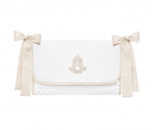 Classic Almond crib bag with emblem 