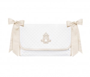 Classic Almond crib bag with emblem 